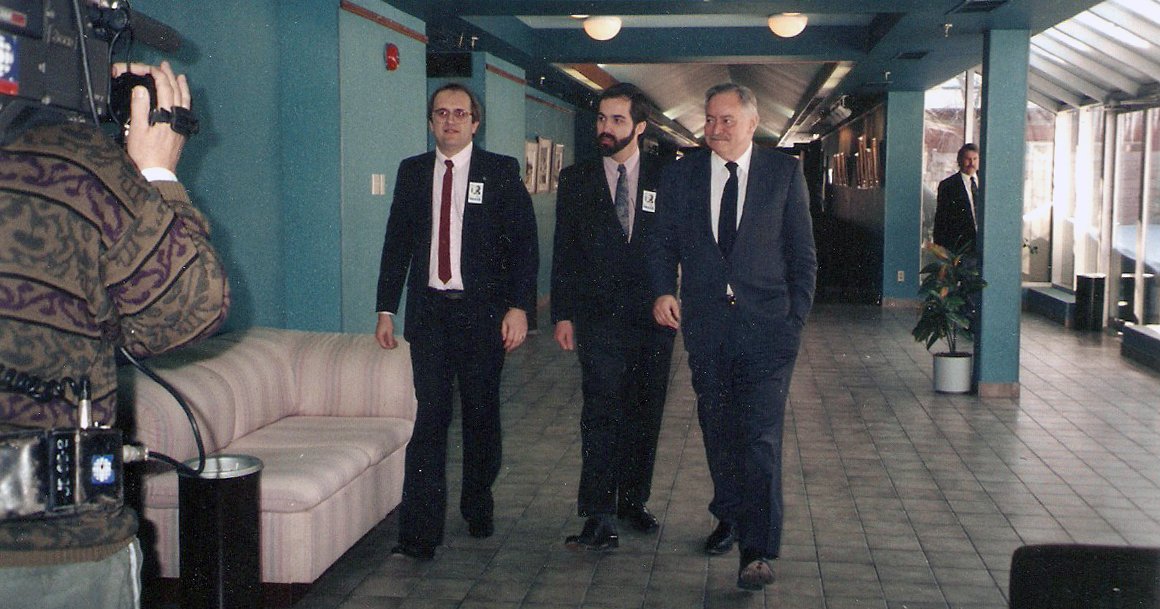 Mario Fauteux lors de la campagne référendaire de 1995, avec Daniel Paillé, alors député de Prévost, et de Jacques Parizeau, premier ministre du Québec.