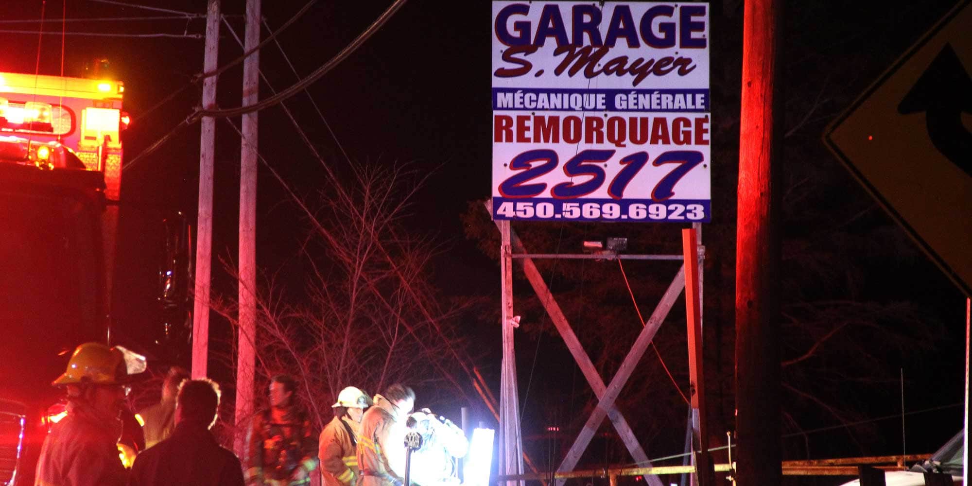 L'incendie a eu lieu au Garage S. Mayer, sur la route 158, à Sainte-Sophie, le soir du 8 mai 2016.